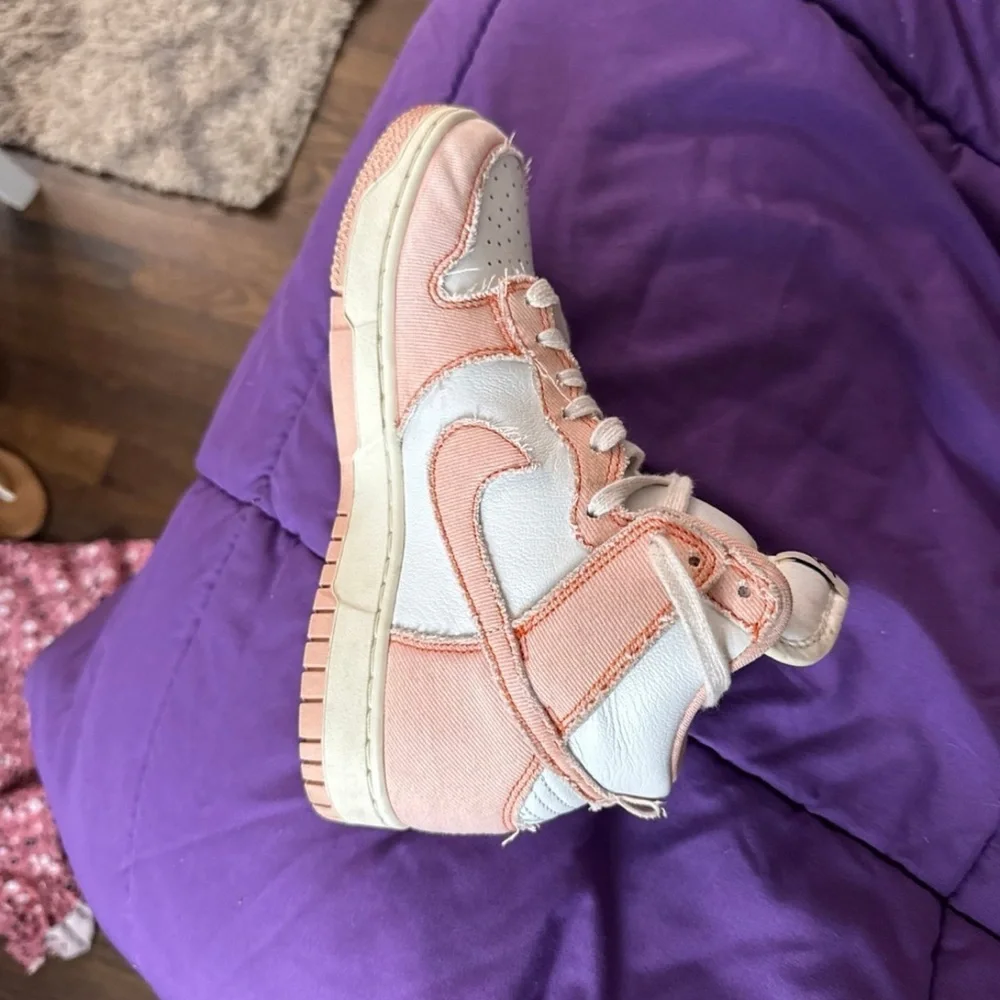 Pale orange & white jordan 1s - Picture 2 of 6